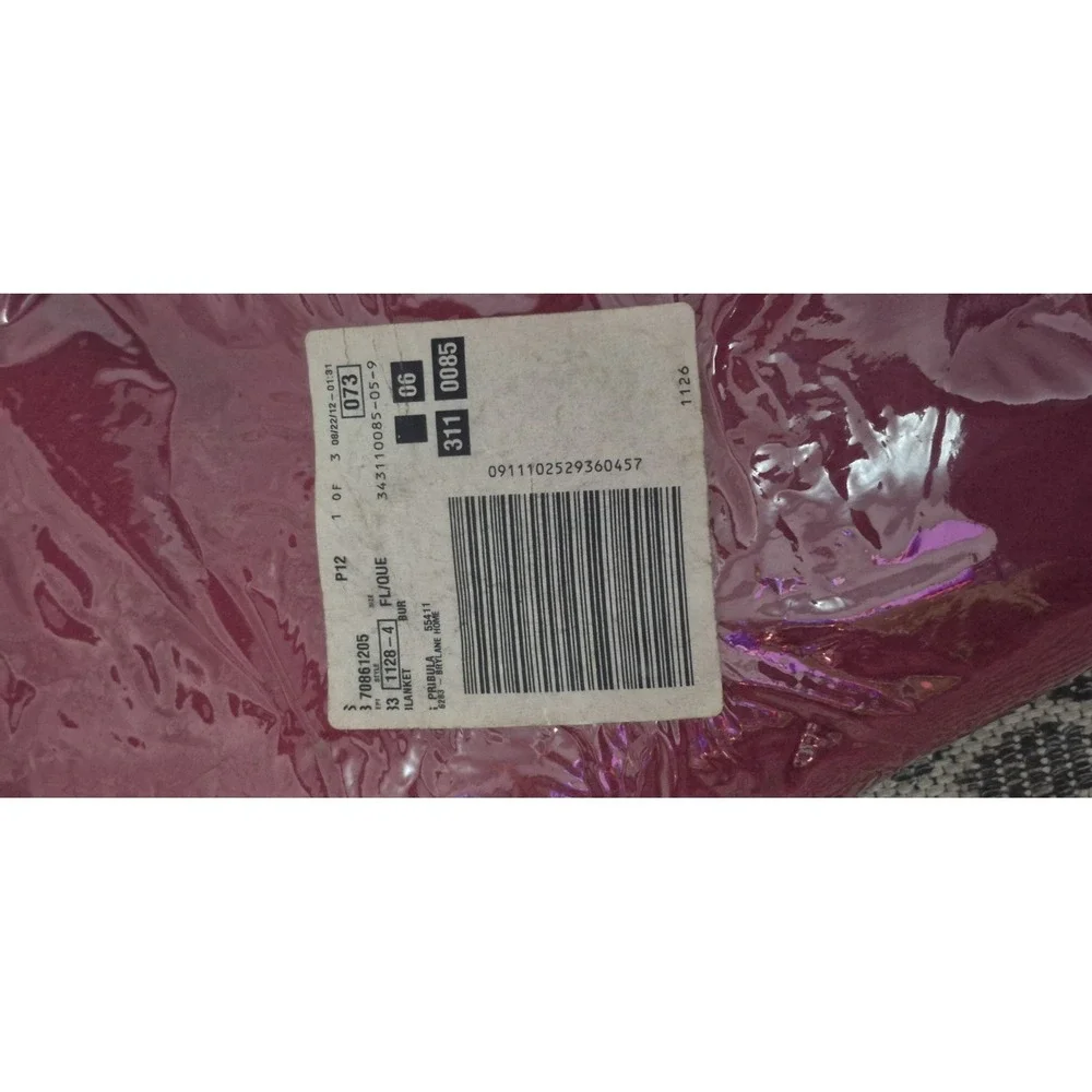 Red Fleece Blanket — Full/Queen Soft Plush Throw, New‎ in Package!